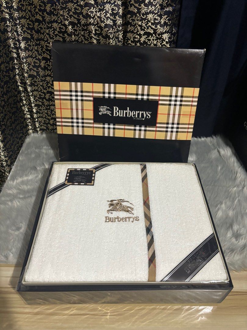‼️ Authentic Unused Burberry Bed Sheet (Category: Luxury Accessories) located in Quezon City. Submitted by box.luxebycheng (Listing ID 1312600967, Image 1). Description: 140cm x 240cm.