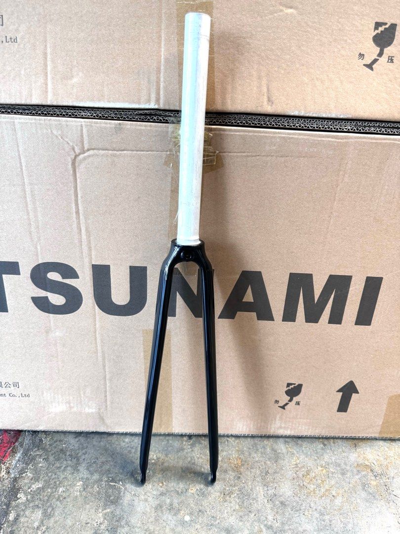 Cool Full Black Tsunami Fork Limited Black Super Lightweight Aluminium 665g Fixies Sports Equipment Bicycles Parts Parts Accessories on Carousell