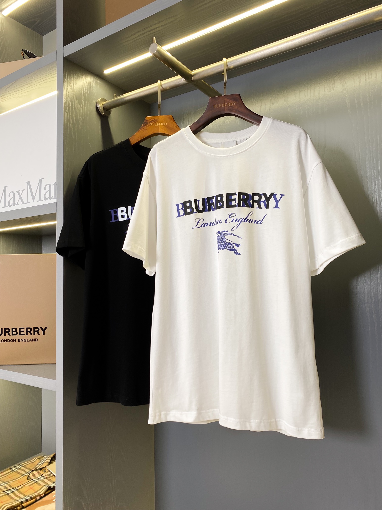 Burberry reissued 1994 classic t-shirt store