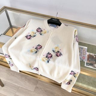 (Category: ) located in . Submitted by luxurycloset.shop (Listing ID 1312512829, Image 1). Description: .