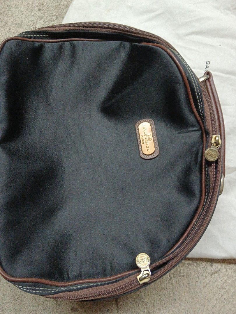 Balenciaga round tote bag (Category: Luxury Bags & Wallets) located in Iloilo. Submitted by Thrift2Money (Listing ID 1312507223, Image 2). Description: BALENCIAGA ROUND TOTE BAG VERY GOOD CONDITION NO ISSUE WITH DUST BAG 4,000 ONLY.