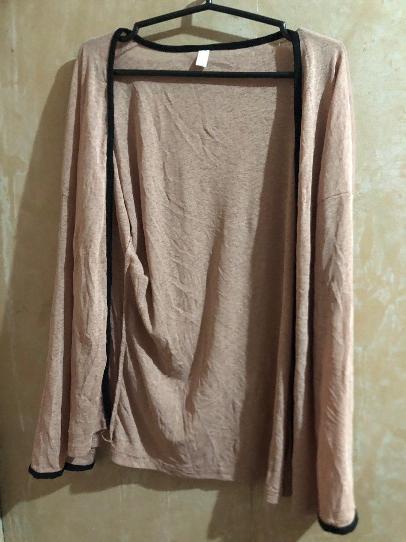 Blazer/ Cardigan/Bolero (Category: Coats, Jackets and Outerwear) located in Manila. Submitted by heyymmich (Listing ID 1312473700, Image 1). Description: Hello buyers 💗 - Pabasa po ng details bago mag offer. - PLEASE WAG MAG OFFER PAG DI SURE - PM only sa sure buyer ---- can fit Med-Large ---- in good condition 📌Can give discounts if 2-3 items kukunin 📌 Can only do Gogo Xpress dahil may regular work, if J&T or other courier let me know 📍Can d