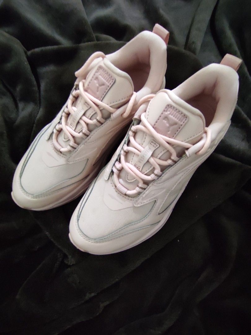 [BNEW] PUMA RS Fast Sunset - US6 Wns (Category: Sneakers) located in Baguio. Submitted by kza-- (Listing ID 1312588013, Image 2). Description: [BNEW] Puma RS Fast Sunset - Size: US6 Wns Color: Peachskin Condition: Brand new with box - ₱2,000 only. Payment first basis. - Actual on-hand picture is posted. What you see is what you get. Color may vary due to camera/room lighting..
