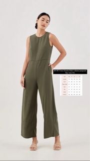 (Category: ) located in . Submitted by clearzeewardrobe (Listing ID 1312477411, Image 1). Description: .