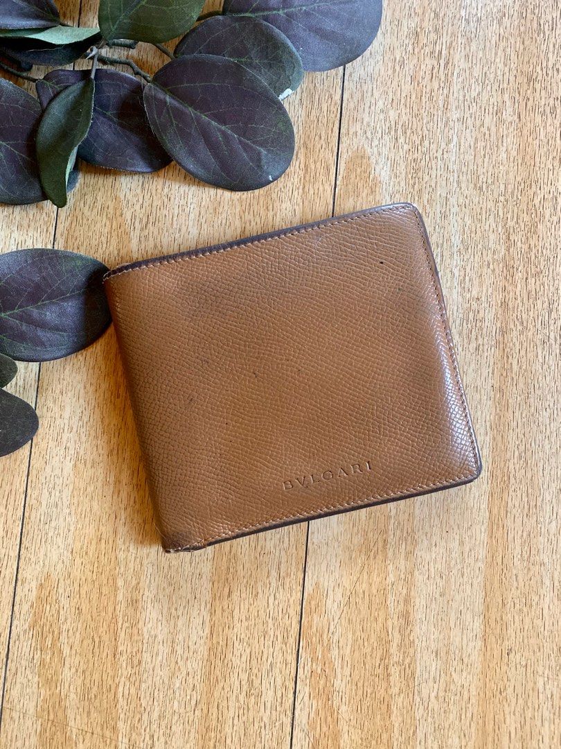 Bvlgari men’s wallet (Category: Luxury Bags & Wallets) located in Baguio. Submitted by vintagefox (Listing ID 1312559699, Image 2). Description: Bvlgari men’s wallet Soft genuine saffiano leather really nice texture has signs of use as shown in pics preloved ☮️ Disclaimer: NO COPYRIGHT INFRINGEMENT INTENDED. Product trademark reserved to the rightful original brand-owner. price+SF.