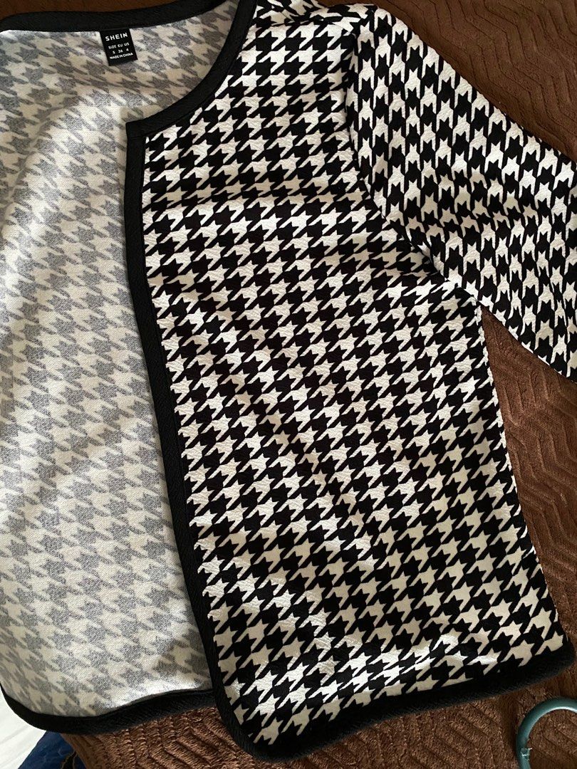 CARDIGAN (Category: Coats, Jackets and Outerwear) located in Dungun. Submitted by hfzzx (Listing ID 1312499708, Image 3). Description: Condition like new .