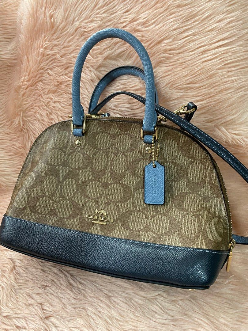 COACH Sierra Mini (Category: Luxury Bags & Wallets) located in Quezon City. Submitted by goodstuff_4sale (Listing ID 1312488746, Image 3). Description: 📌last price posted na used 2x authentic COACH colorblock logo mini sierra sig khaki/ midnight pool signature coated canvass w/ crossgrain leather details double handles adjustable , removable straps protective metal feet 11 x 7.5 x 3.5” GCASH grab lalamove jrs j&t .