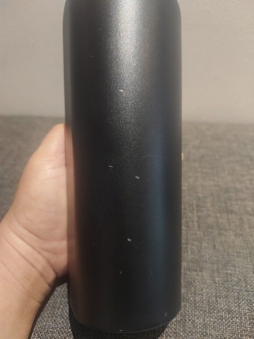 Corkcicle 18oz waterman (Category: Water Bottles & Tumblers) located in Muntinlupa City. Submitted by cezzy82 (Listing ID 1312492112, Image 2). Description: for flaws please check photos small dents and scratches on the cap minor scratches but not so noticeable.
