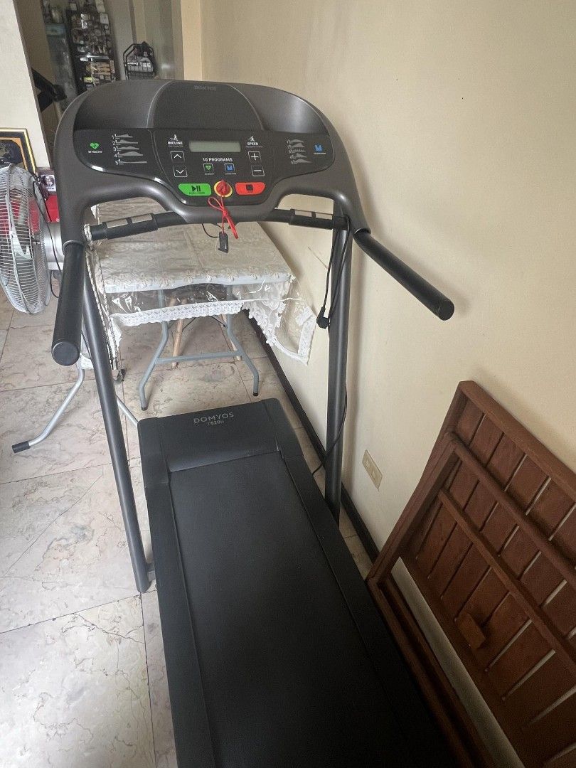 DOMYOS Comfortable Treadmill T520B 13 km h 43 121 cm