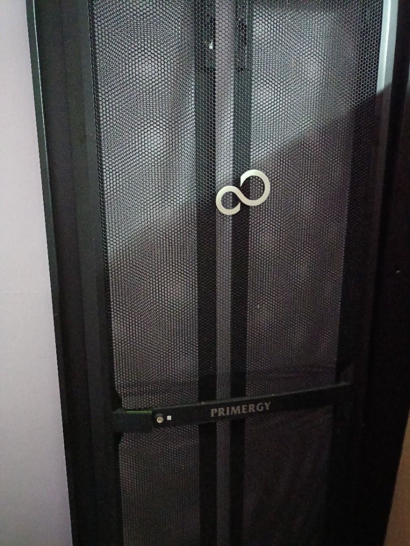 Fujitsu 42U Server Rack | IBM M3 Server | 24-port PDU | Server Rails ...