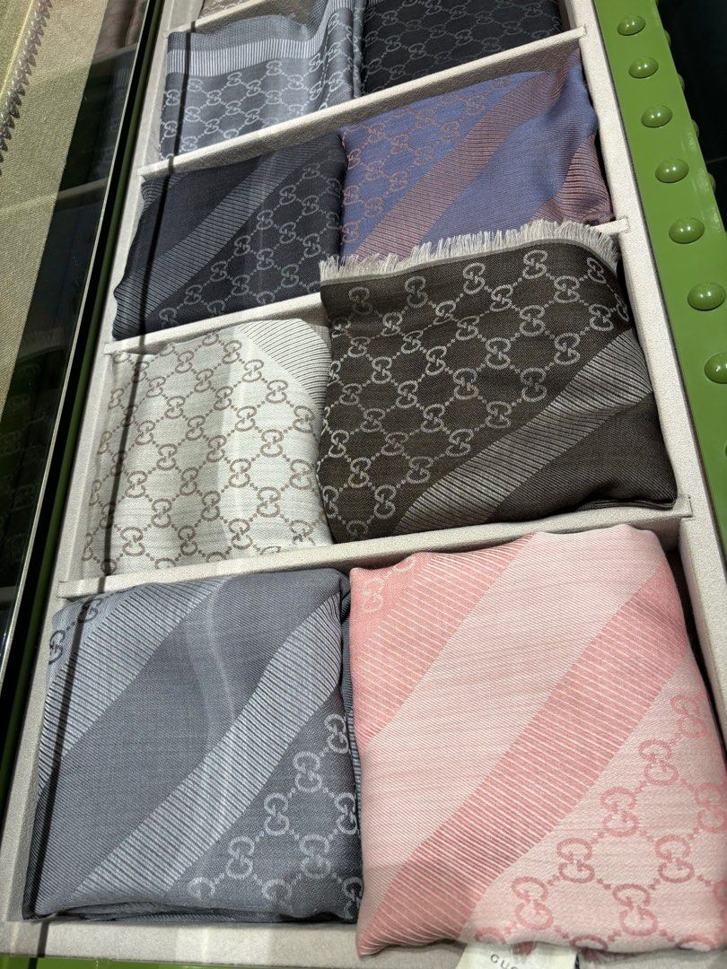 Gucci 140x140 scarf hotsell