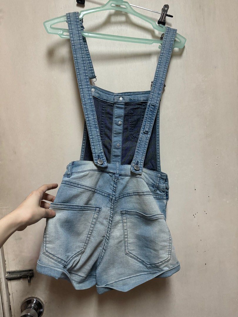 H&M jumper denim shorts (Category: Jumpsuits) located in Mandaluyong City. Submitted by atchcatchph (Listing ID 1312562010, Image 2). Description: Fits XS - S size Waist line 23-25 .