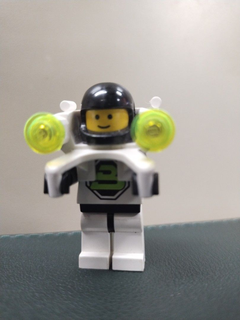 Lego Classic Minifigure Blacktron B Tron Spaceman Jetpack