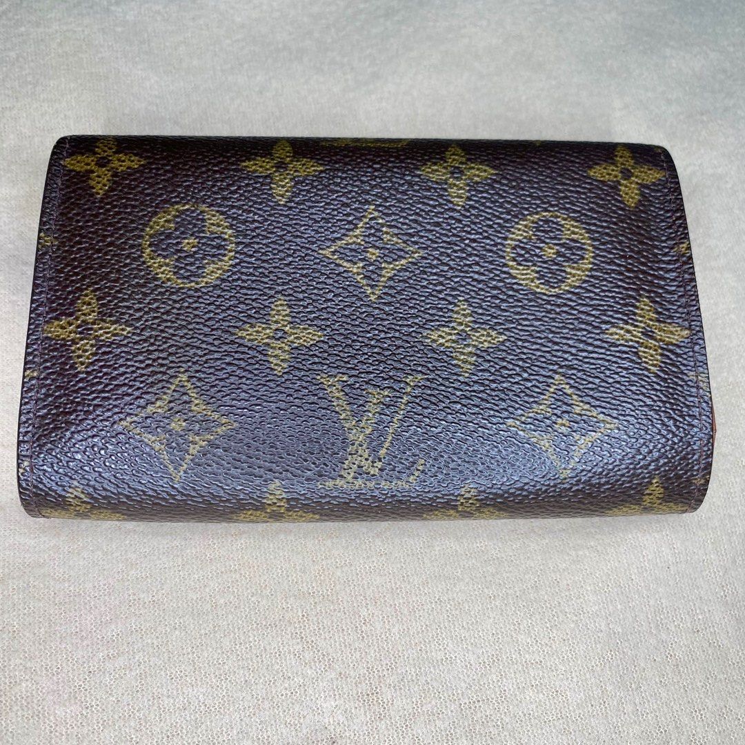 LV Monogram Wallet Original from Japan!🇯🇵 (Category: Luxury Bags & Wallets) located in Caloocan City. Submitted by appplebananna (Listing ID 1312604794, Image 3). Description: LV Monogram Wallet Original from Japan!🇯🇵 Lv Monogram Canvas is still in good condition, code still intact, no stickness, no odor, zipper still gold smooth and intact, only issue are the color fading inside the coin purse and money purse but can be recolored and restore