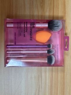 Make up Brush set w/ beauty blender