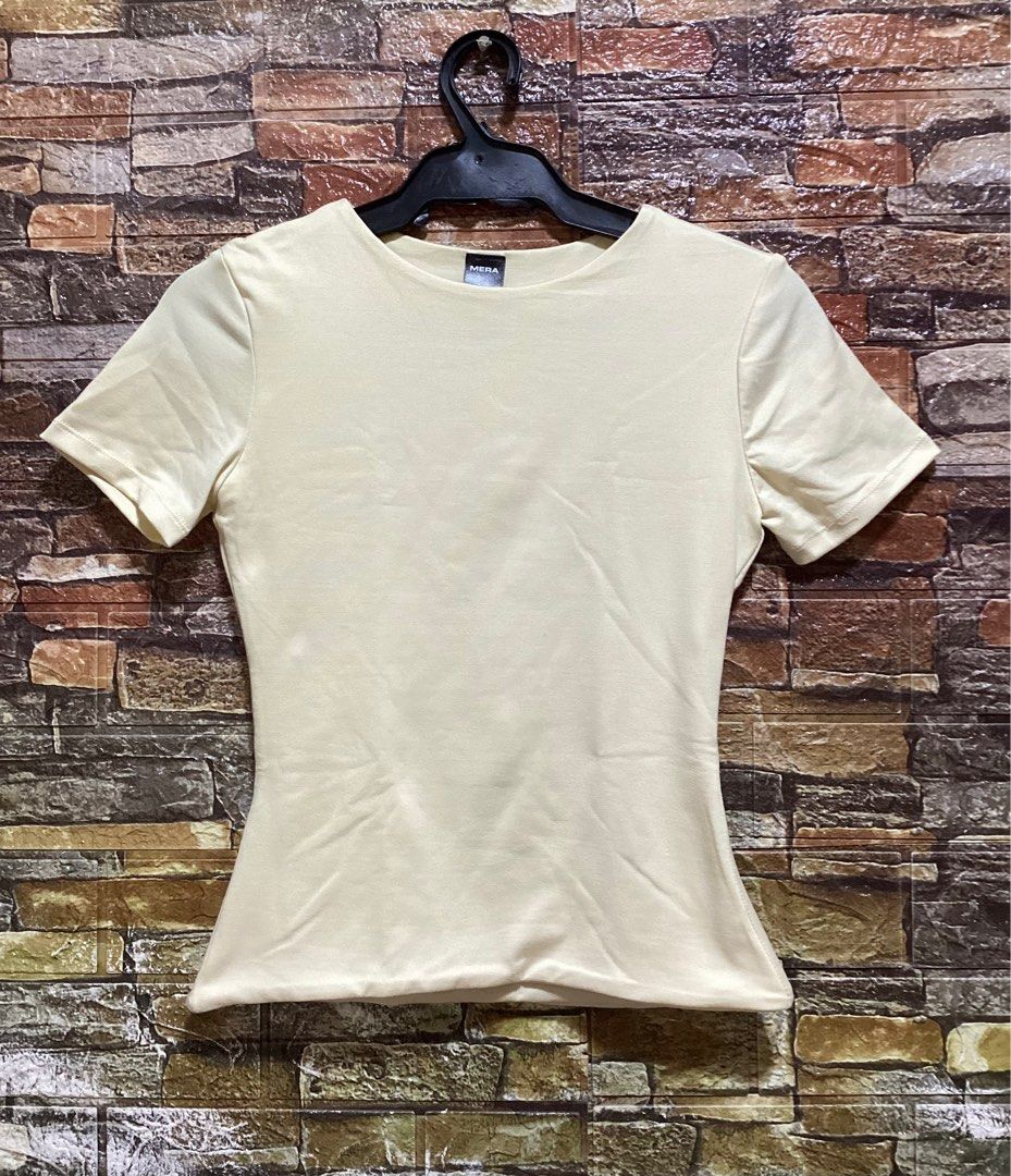 Mera Renata Premium Body Hugging Top (Category: Blouses) located in Pasig City. Submitted by kjshoppe_ (Listing ID 1312487340, Image 1). Description: Mera Renata Premium Top size: medium - good quality - comes with Mera ziplock.