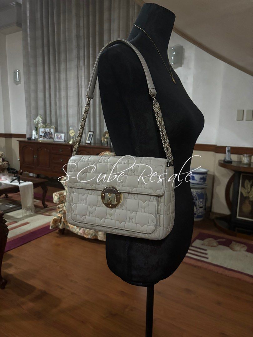 Metro city (Category: Luxury Bags & Wallets) located in San Pascual. Submitted by s3resale (Listing ID 1312516893, Image 1). Description: Faded Hardware No leather peeled watsover Needs cleaning No to LOWBALLERs!!!! Sf will be buyers expense. .