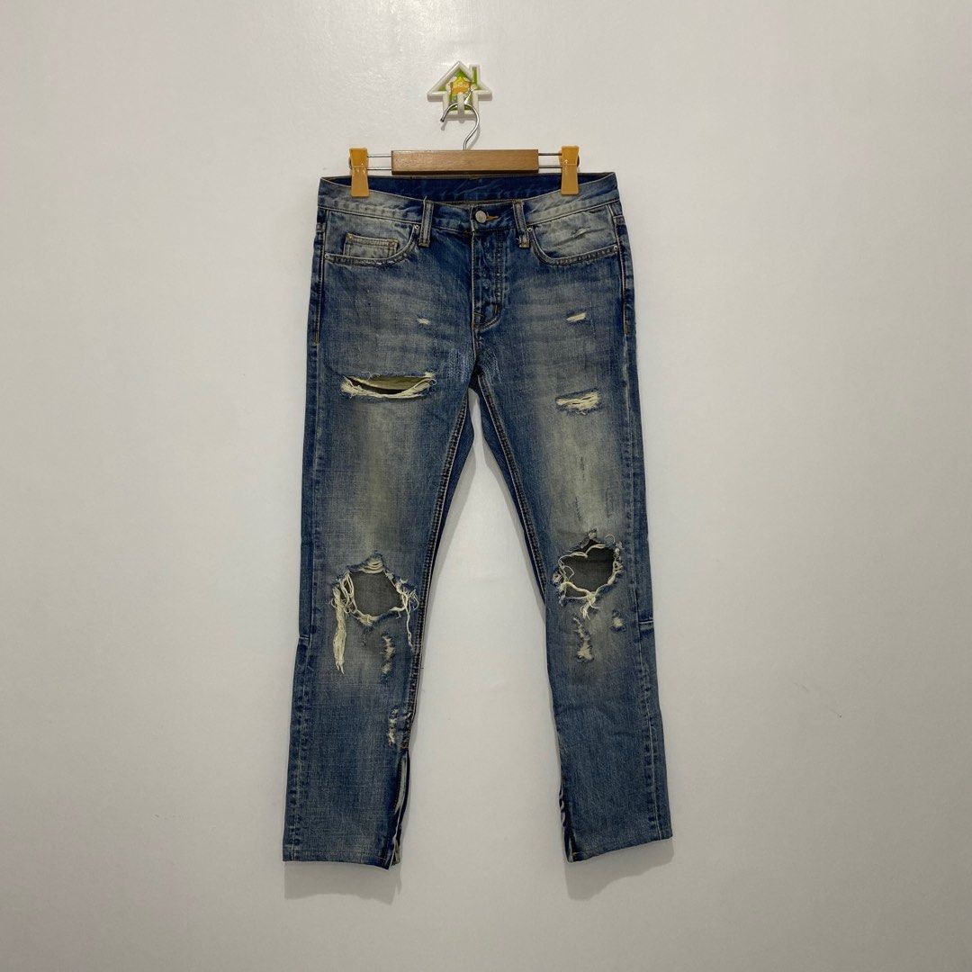 Mnml Distressed Ankle Zip Denim Jeans (Category: Jeans) located in Tanauan. Submitted by flexingthriftsph (Listing ID 1312578868, Image 3). Description: Mnml Distressed Ankle Zip Denim Jeans Size 29 on tag 31 inches - waistline 36 inches - length Excellent condition -1,500.00.
