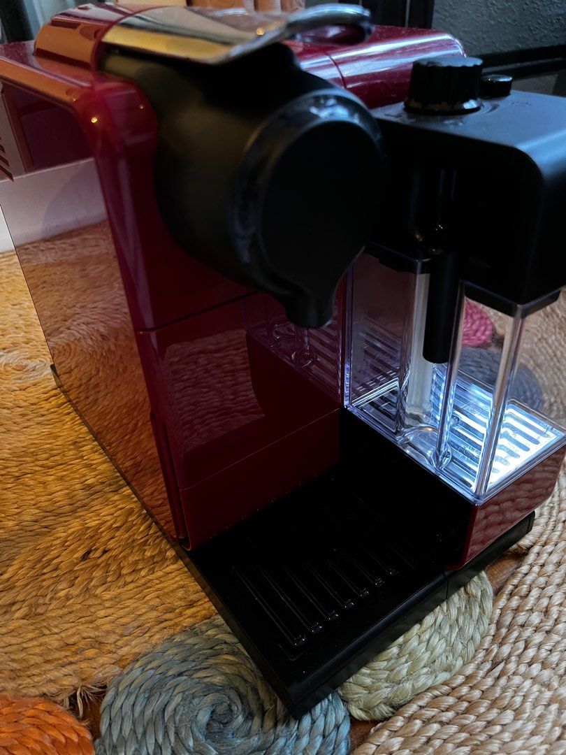Nespresso EN 521.R Latissima Espresso Machine