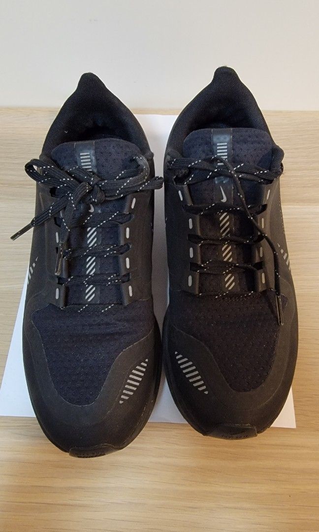 Nike 慢跑鞋Pegasus 36 Shield 女鞋海外限定防水氣墊避震路跑反光黑銀, 女裝, 鞋, 波鞋- Carousell