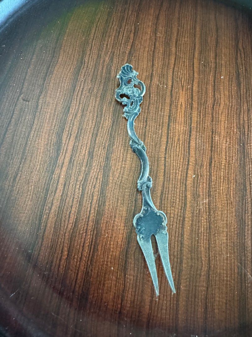 One piece vintage silver dessert fork (Category: Dinnerware & Cutlery) located in Davao. Submitted by parteawares2 (Listing ID 1312481087, Image 1). Description: One piece vintage silver dessert fork needs polishing .