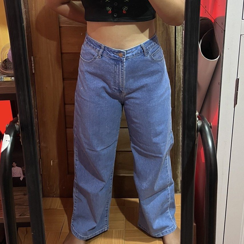 Pazzo straight cut denim jeans 33" (Category: Jeans) located in Taal. Submitted by errday.trends (Listing ID 1312615083, Image 1). Description: 💓Good as new 💓 Bought in SM Department Store 💓Best fit 5'0 - 5'3.