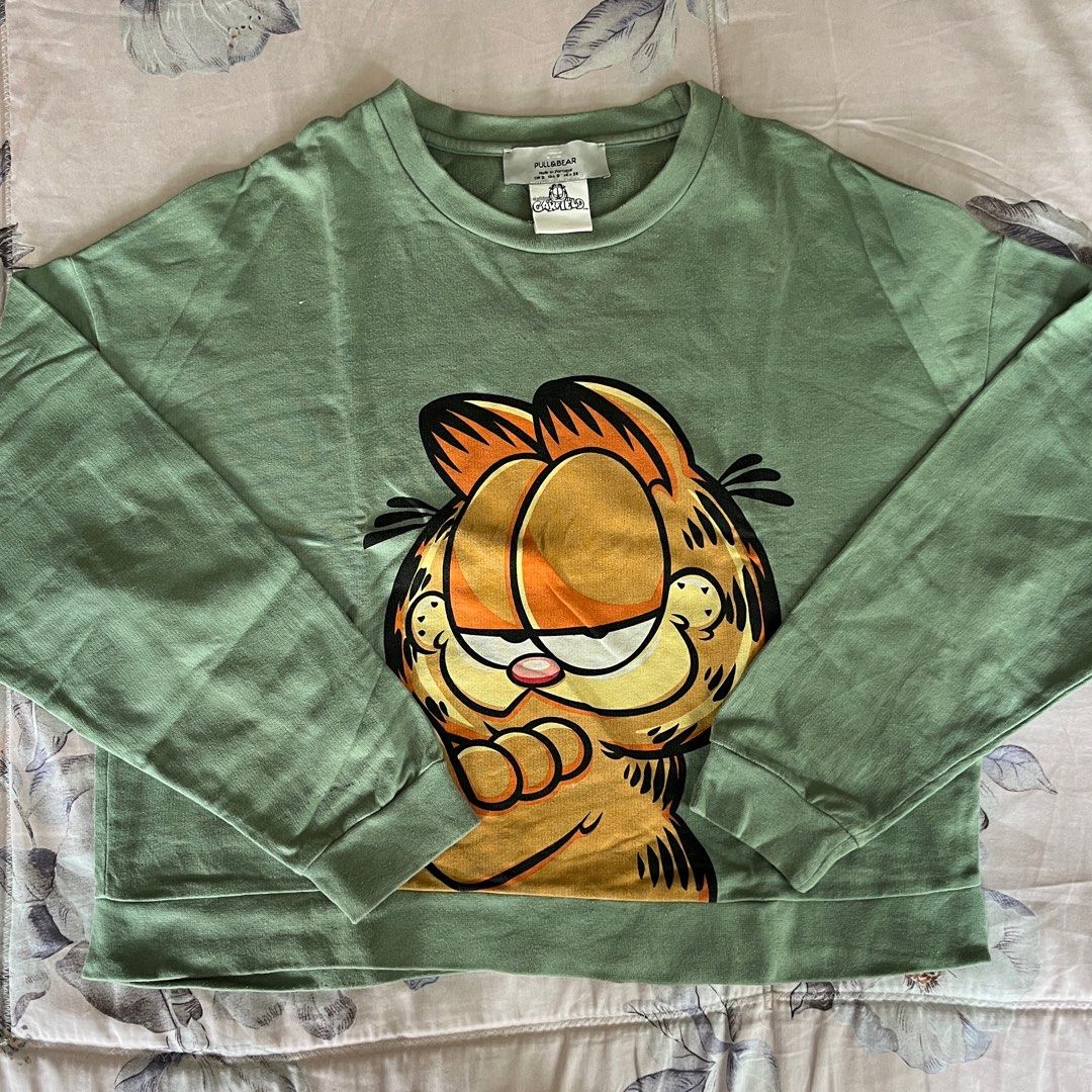 Pull Bear Garfield Sweatshirt Original Fesyen Wanita Pakaian Wanita Atasan di Carousell