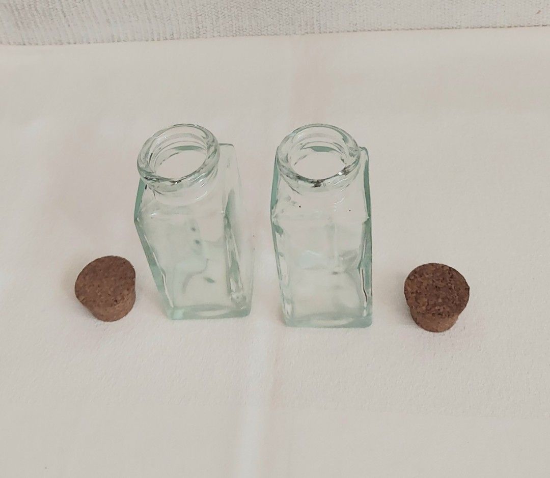 Salt & Pepper Keeper (Category: Food Organization & Storage) located in Rodriguez. Submitted by grace4marl (Listing ID 1312522893, Image 2). Description: • Thick Italian Glass •Cork cap • Ht - 4.5 inches.