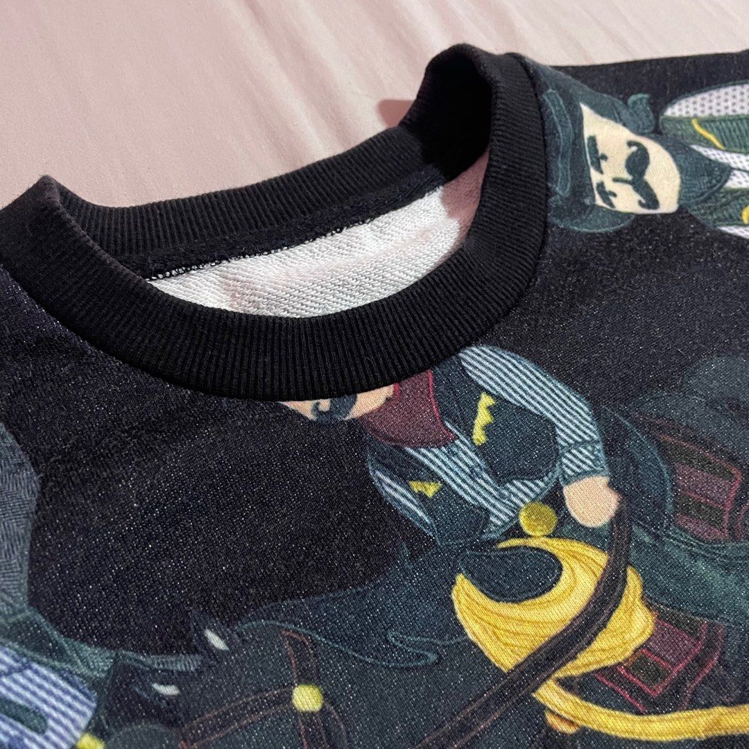 Sweatshirt | Unisex (Category: Coats, Jackets and Outerwear) located in Quezon City. Submitted by aistar (Listing ID 1312633880, Image 2). Description: Small to medium size-.