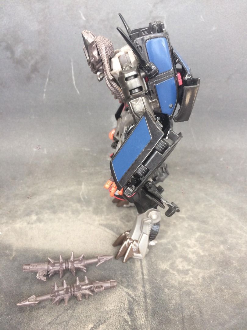 Transformers TLK Deluxe Class Berserker (Category: Figurines & Statues) located in Quezon City. Submitted by misternaval (Listing ID 1312612793, Image 2). Description: Selling my Transformers The Last Knight Berserker figure -Loose -Complete with Spike Glaives -Fine Joints -Needs a bit of washing due to dust -Alt mode may not hold together the best -Small yellow paint specs on the roof of the Alt mode (refer to 8th photo) PM nalang for more photo