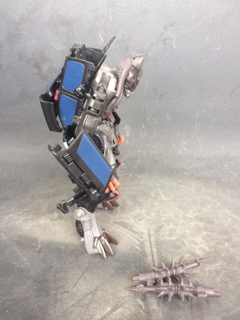 Transformers TLK Deluxe Class Berserker (Category: Figurines & Statues) located in Quezon City. Submitted by misternaval (Listing ID 1312612793, Image 3). Description: Selling my Transformers The Last Knight Berserker figure -Loose -Complete with Spike Glaives -Fine Joints -Needs a bit of washing due to dust -Alt mode may not hold together the best -Small yellow paint specs on the roof of the Alt mode (refer to 8th photo) PM nalang for more photo