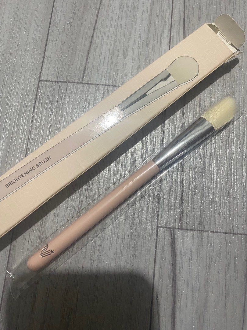 Vice co. Angled flat brush (Category: Makeup) located in Quezon City. Submitted by kyler.gols (Listing ID 1312638776, Image 3). Description: Just being impulsive so I bought it, hindi ko pala sya need haha.