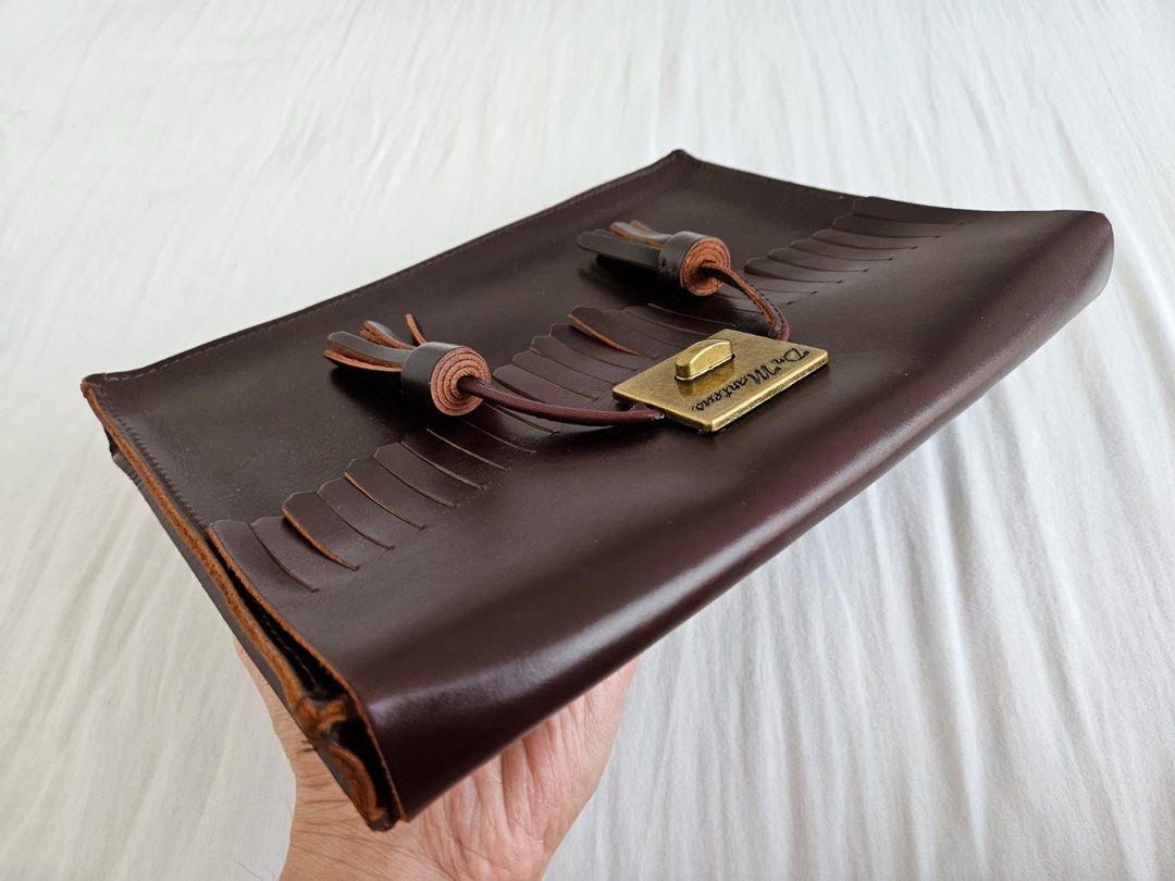 Dr martens clutch hotsell