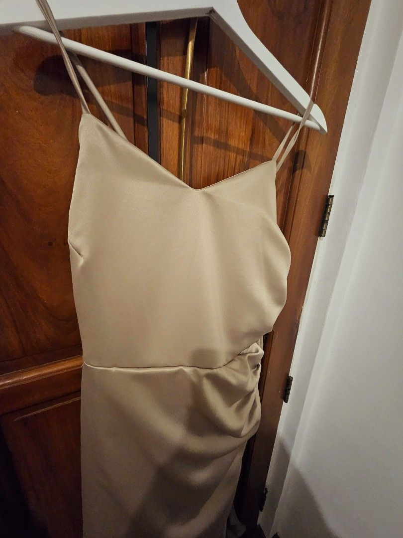 Wedding Guest Dress (Category: Evening dresses & gowns) located in Muntinlupa City. Submitted by mspms (Listing ID 1312623178, Image 3). Description: Tailored fit long dress. Used once only..