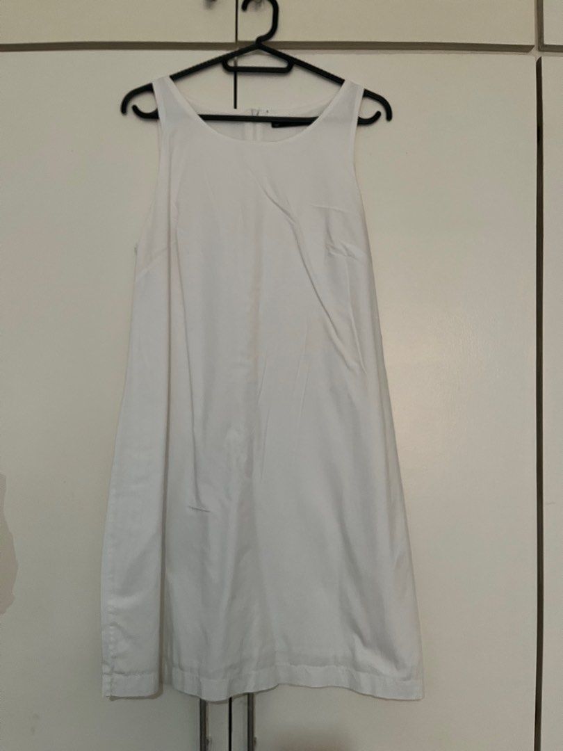 White shift dress (Category: Dresses) located in Paranaque City. Submitted by msgvill (Listing ID 1312520040, Image 1). Description: RFS: decluttering.