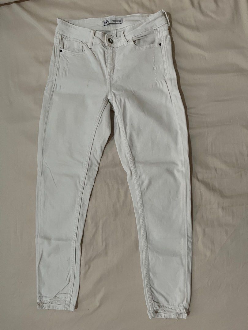 Zara white jeans (Category: Jeans) located in Paranaque City. Submitted by msgvill (Listing ID 1312533158, Image 1). Description: With light stains RFS: lost weight so its quite loose on me.