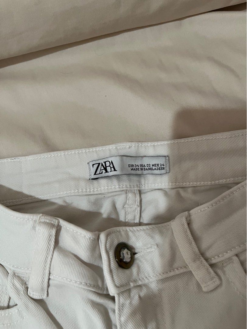 Zara white jeans (Category: Jeans) located in Paranaque City. Submitted by msgvill (Listing ID 1312533158, Image 3). Description: With light stains RFS: lost weight so its quite loose on me.