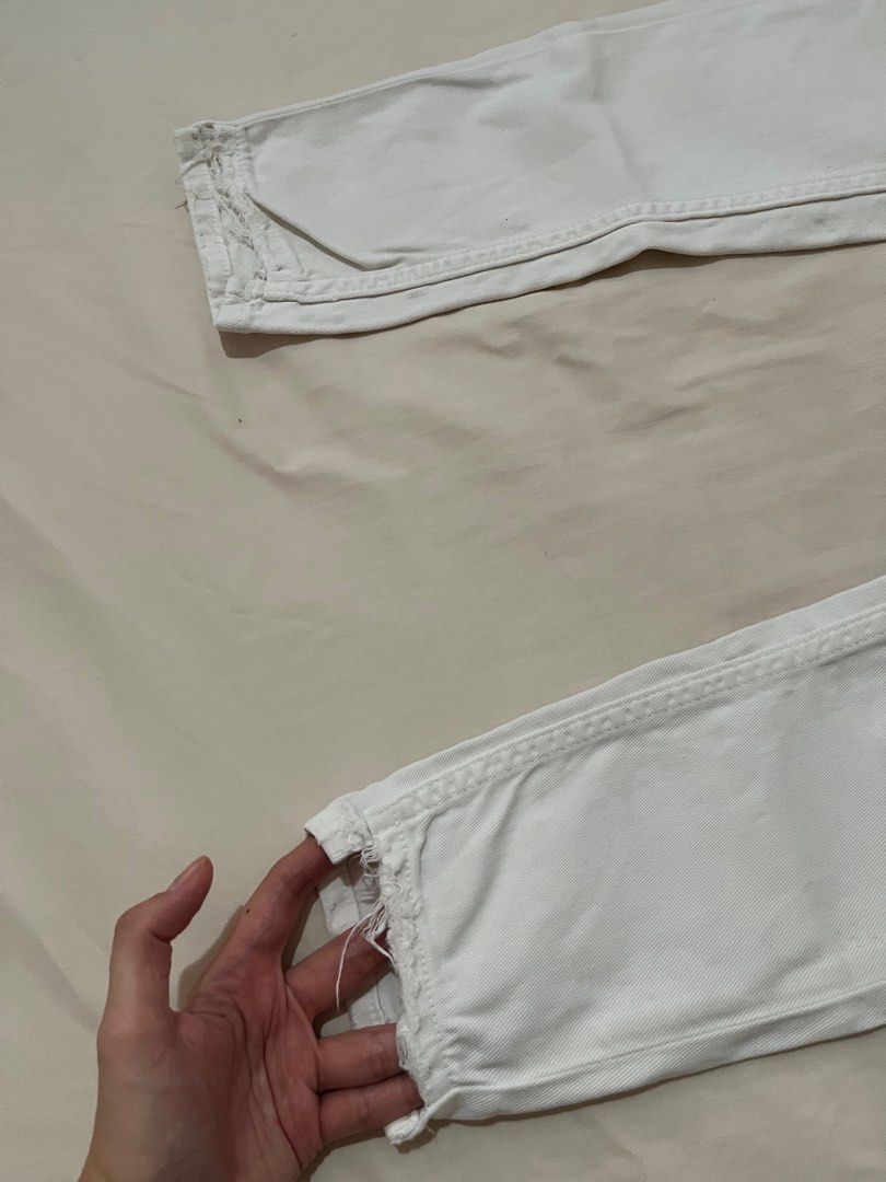 Zara white jeans (Category: Jeans) located in Paranaque City. Submitted by msgvill (Listing ID 1312533158, Image 2). Description: With light stains RFS: lost weight so its quite loose on me.