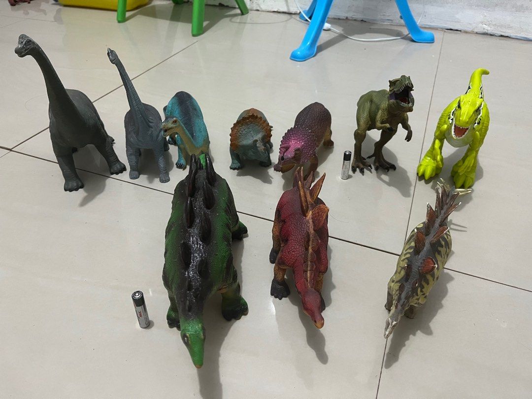 12 pcs Medium size dinosaur (Category: Kids Toys) located in Mendez-Nunez. Submitted by dollforless (Listing ID 1312791303, Image 1). Description: As is Green dinosaur is battery operated but not working anymore Good quality not plastic.