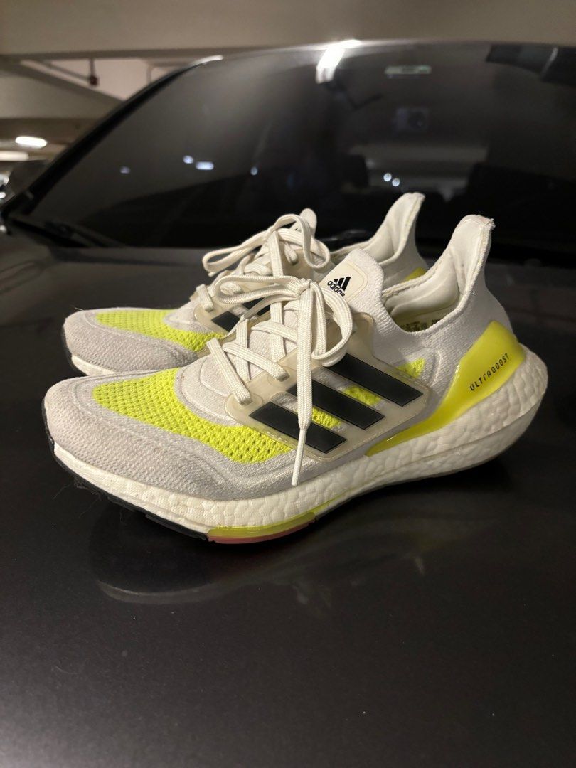 Adidas Ultraboost (Category: Sneakers) located in Quezon City. Submitted by moptop22 (Listing ID 1312689910, Image 2). Description: No box. Needs cleaning. Size 5 US / 4.5 UK. .