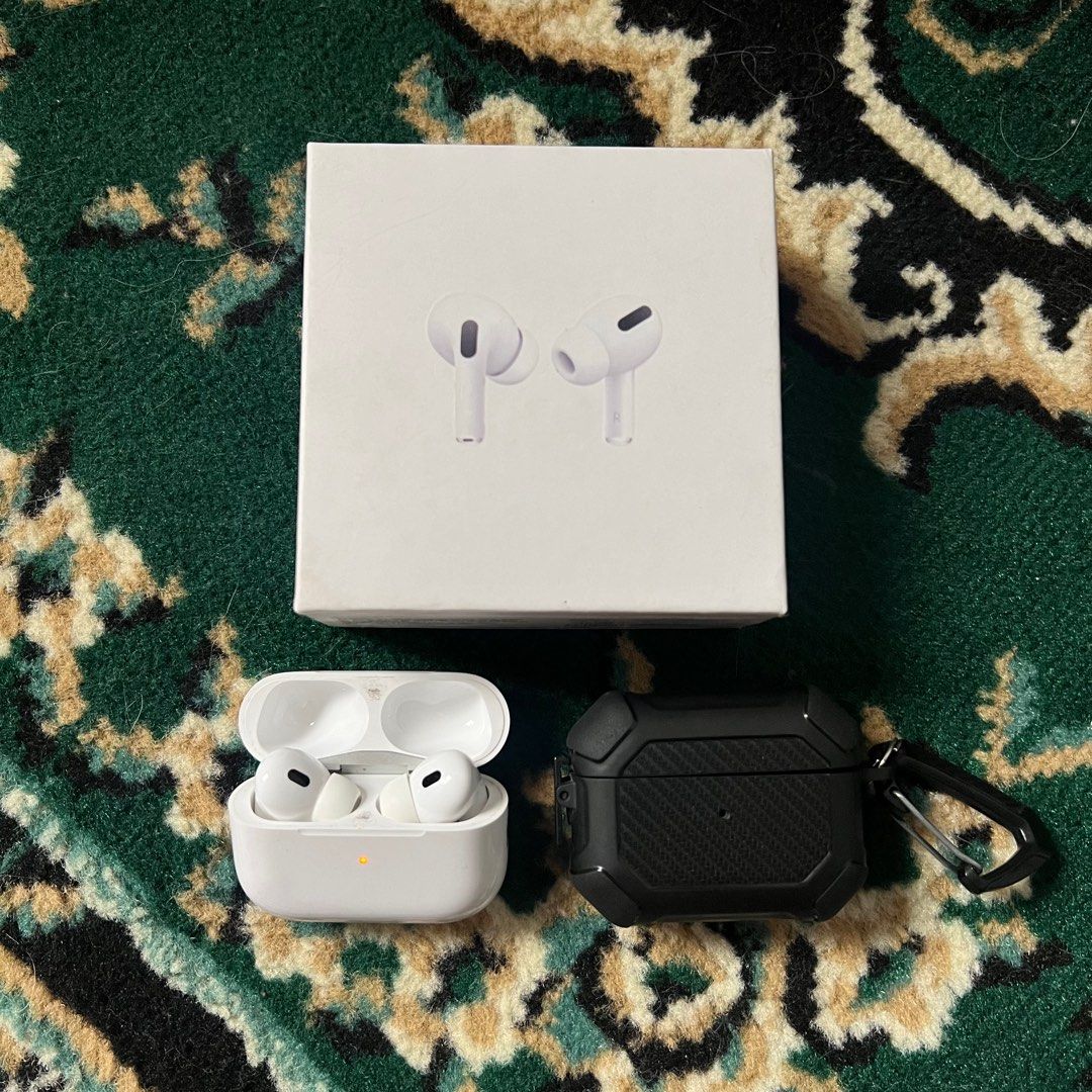Airpods pro 2nd gen with case (Category: Earphones) located in Manila. Submitted by eterna.luxe (Listing ID 1312698521, Image 1). Description: Airpods pro 2nd gen with case Price: 6,500 + sf No issue Unit only and case No other inclusions With alternative box Pm for more details… .
