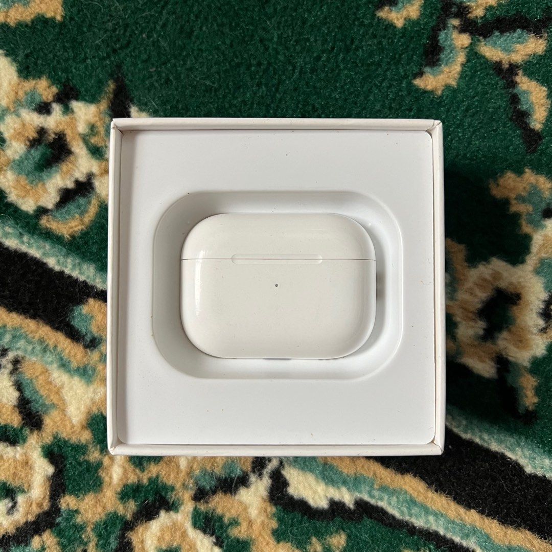 Airpods pro 2nd gen with case (Category: Earphones) located in Manila. Submitted by eterna.luxe (Listing ID 1312698521, Image 2). Description: Airpods pro 2nd gen with case Price: 6,500 + sf No issue Unit only and case No other inclusions With alternative box Pm for more details… .