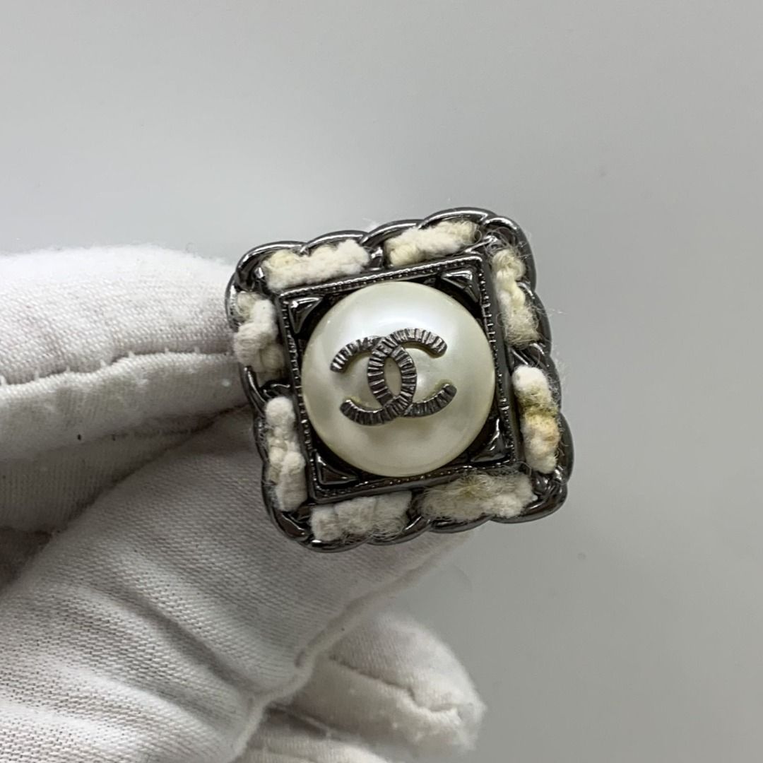 CHANEL SILVER A13K PEARL TWEED RING 247028526