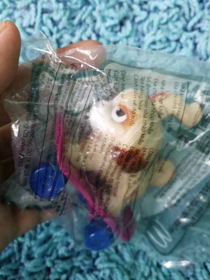 DAISY TO THE RESCUE (Category: Storybooks) located in Mabalacat. Submitted by whowannashoppe (Listing ID 1312774254, Image 2). Description: P120.00 + SF DAISY TO THE RESCUE (The Secret Life of Pets 2) ©2019 McDonald’s Brand new/factory sealed DAISY is a sassy Shih Tzu and one of the main characters in The Secret Life of Pets 2. She enlists the help of Captain Snowball to save an abused tiger named Hu from the evil circus owner Sergei..