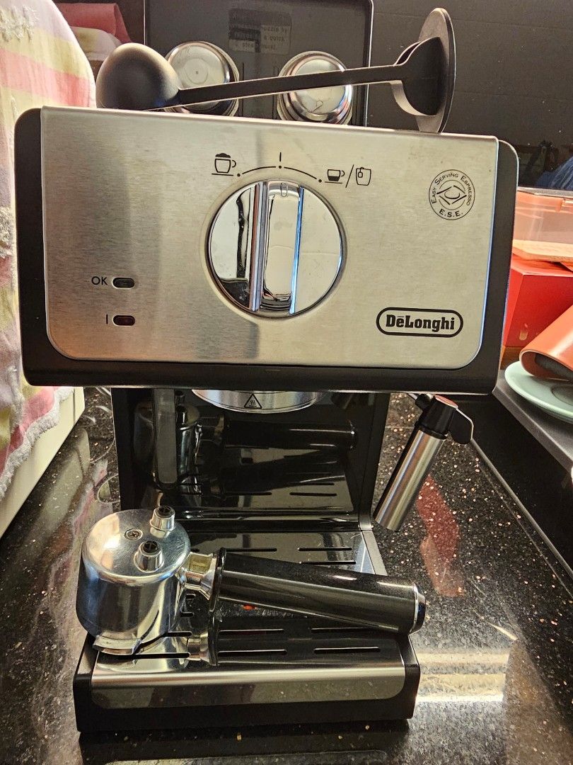 De'Longhi Manual Coffee Machine Black TV Home