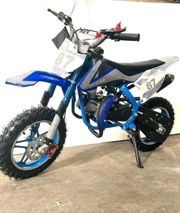 enduro 87 (Category: Bicycles) located in Manila. Submitted by saguittarian06 (Listing ID 1312766071, Image 1). Description: ₱8000 ENDURO 87 (dual Pipe) Available Color (green ,black,red) for kids 49cc Engine displacement: single cylinder, two stroke Ignition mode: pull start (pull rope rebound start) Tire size: 12 x 2.75 front and rear Fuel tank capacity: 1.5 liters Gasoline/motor oil: 25-30:1 Braking method: front and rear disc brakes Transmiss