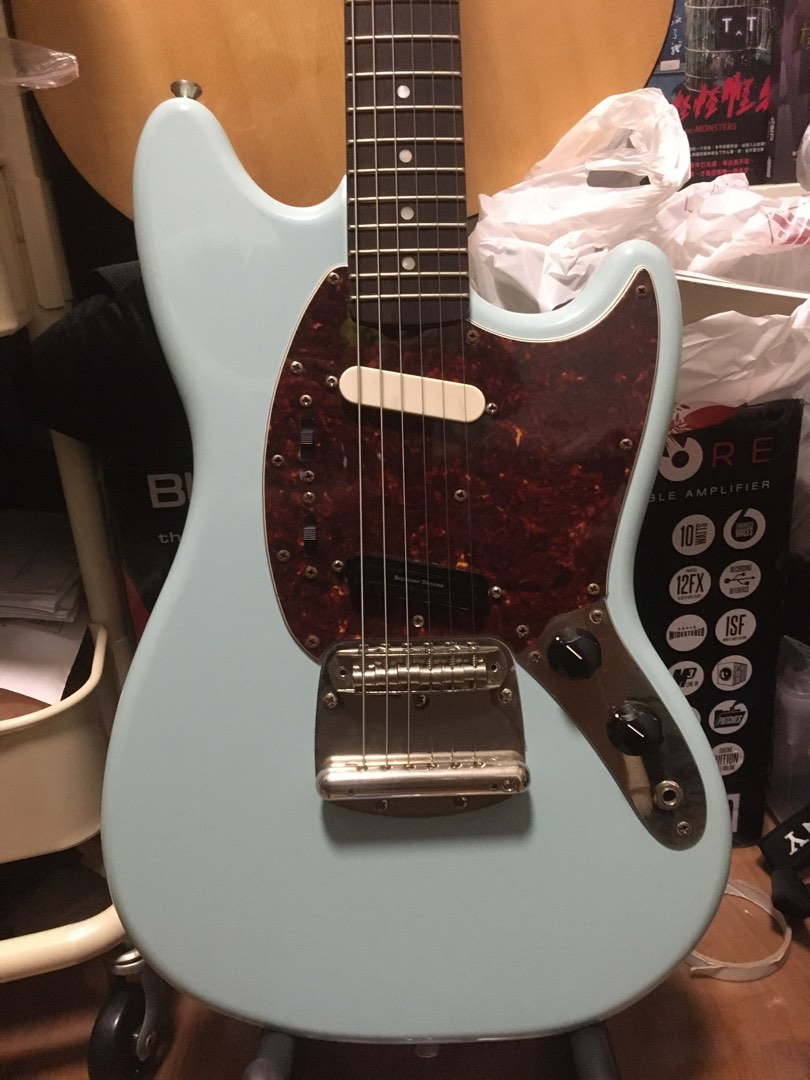 Fender mustang hot rails best sale