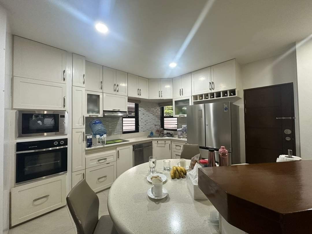 FOR SALE!! AYALA SOUTHVALE SONERA (Category: House & Lot) located in Muntinlupa City. Submitted by johann.ocampo (Listing ID 1312829821, Image 2). Description: FOR SALE!! Aquamarine loop Ayala Southvale Sonera 3 bedrooms (1 bedroom 2nd floor with 2 balconies, 2 bedrooms ground floor) 3 toilet and bath Powder room Maids room with toilet and bath Lot area 391 sqm Floor area: 350 sqm +/- 4 parking Asking price: Php 65,000,000 negotiable Johann Ocamp