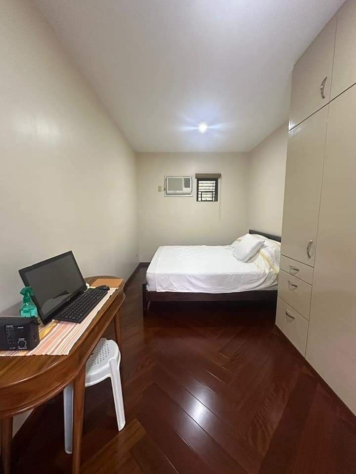 FOR SALE!! AYALA SOUTHVALE SONERA (Category: House & Lot) located in Muntinlupa City. Submitted by johann.ocampo (Listing ID 1312829821, Image 3). Description: FOR SALE!! Aquamarine loop Ayala Southvale Sonera 3 bedrooms (1 bedroom 2nd floor with 2 balconies, 2 bedrooms ground floor) 3 toilet and bath Powder room Maids room with toilet and bath Lot area 391 sqm Floor area: 350 sqm +/- 4 parking Asking price: Php 65,000,000 negotiable Johann Ocamp