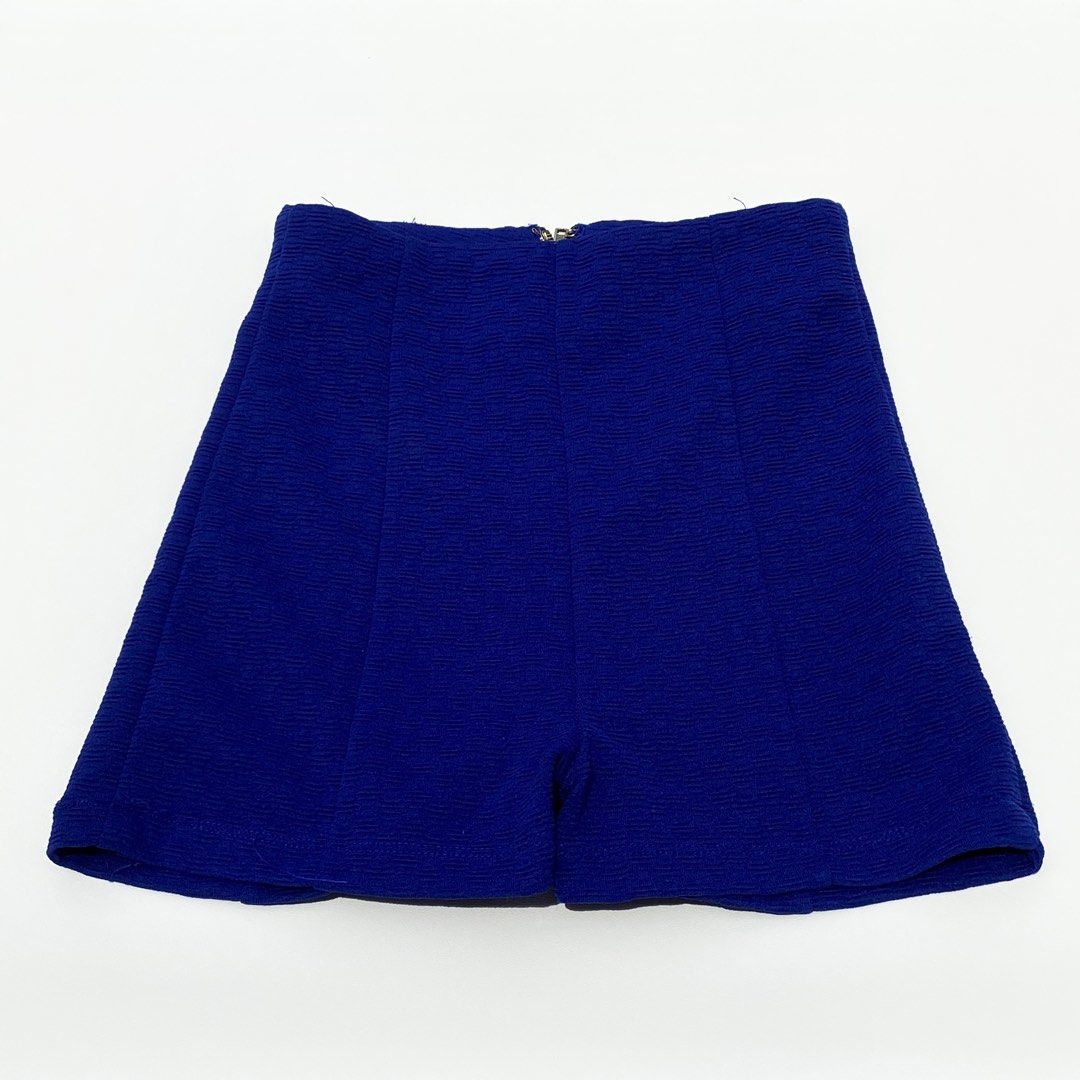 Forever 21 Blue Highwaist Shorts (Category: Shorts) located in Cainta. Submitted by danlry (Listing ID 1312738408, Image 1). Description: Color: royal blue Waist size: 22-23 Quality: thick cloth material, high-waisted Minor issue: small part at the back has himulmol, but barely noticeable RFS: Clearing out personal wardrobe items; these are not thrifted..